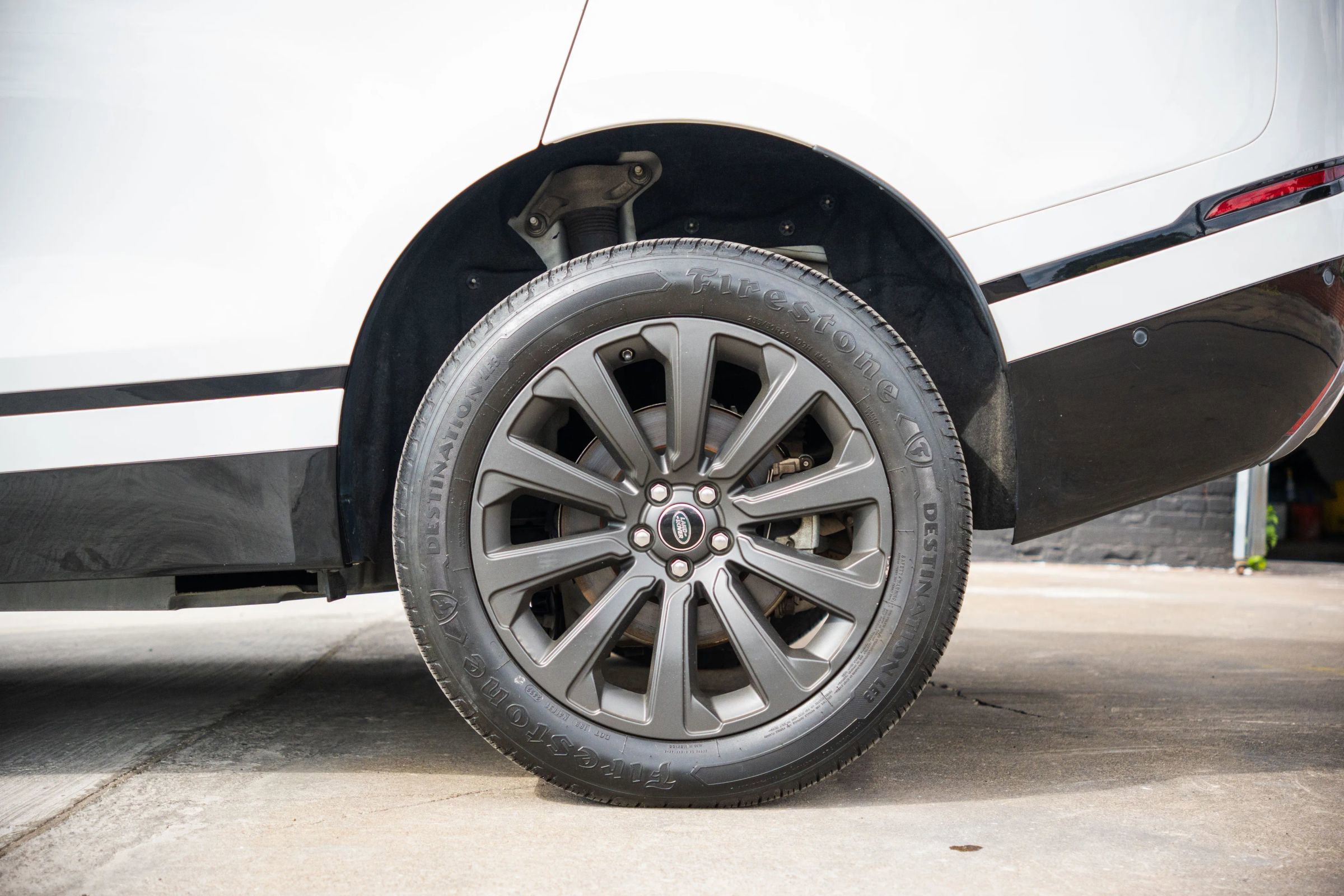 Used 2019 Land Rover Range Rover Velar R-Dynamic SE image 30