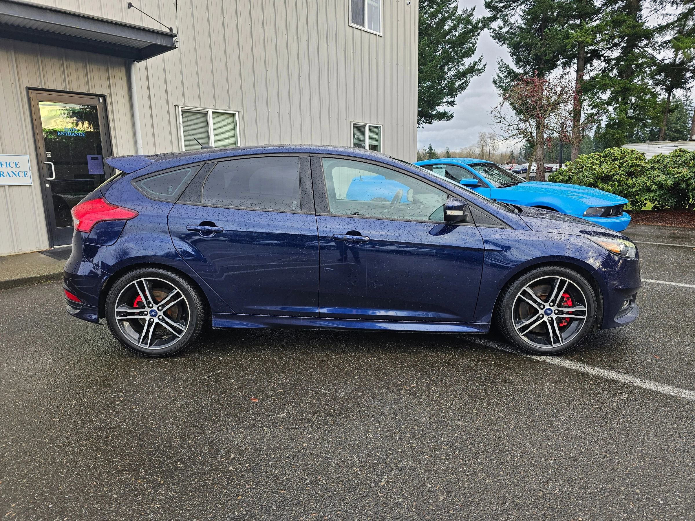 Used 2017 Ford Focus ST image 2