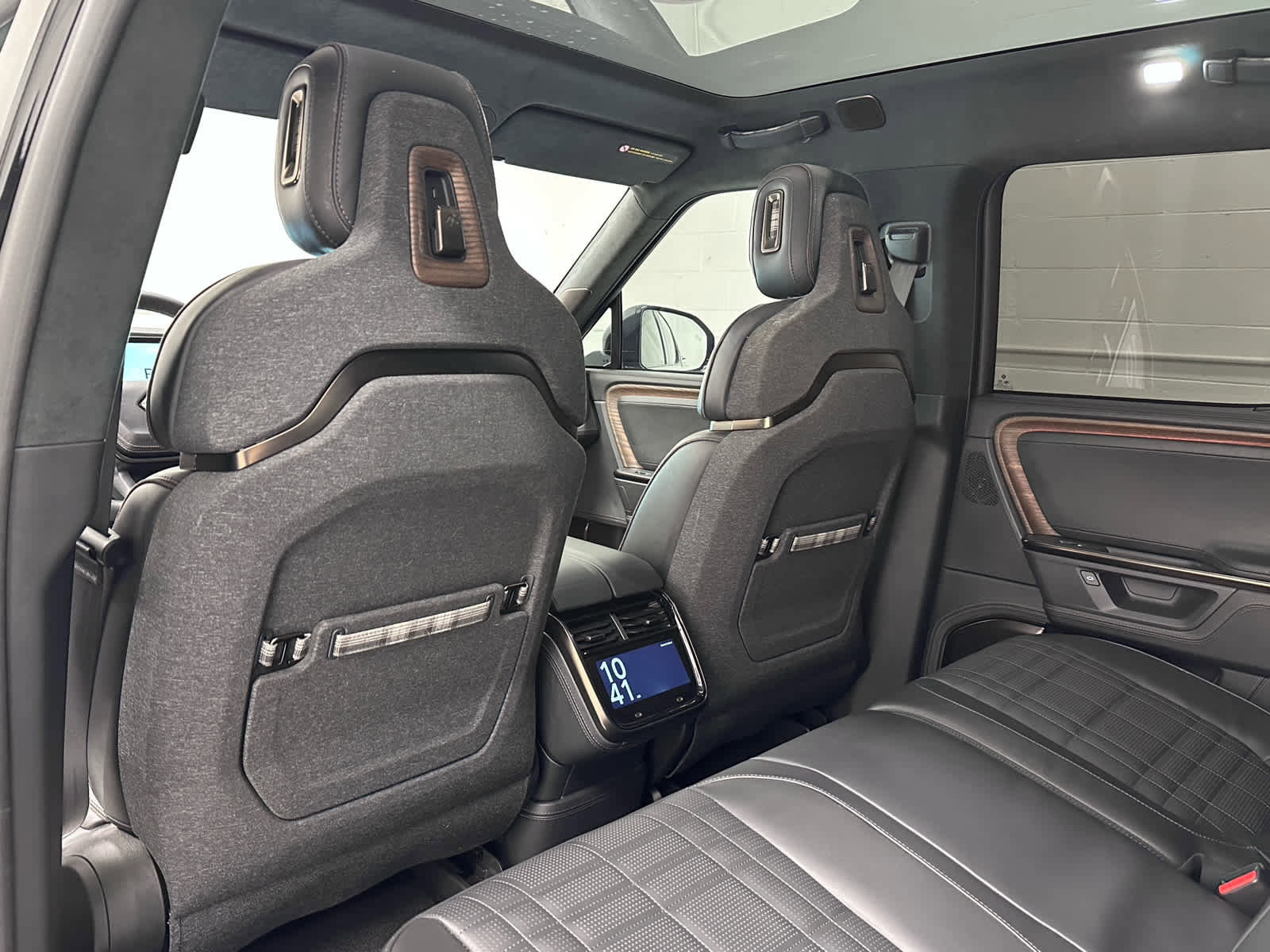 Used 2025 Rivian R1T Premium image 14