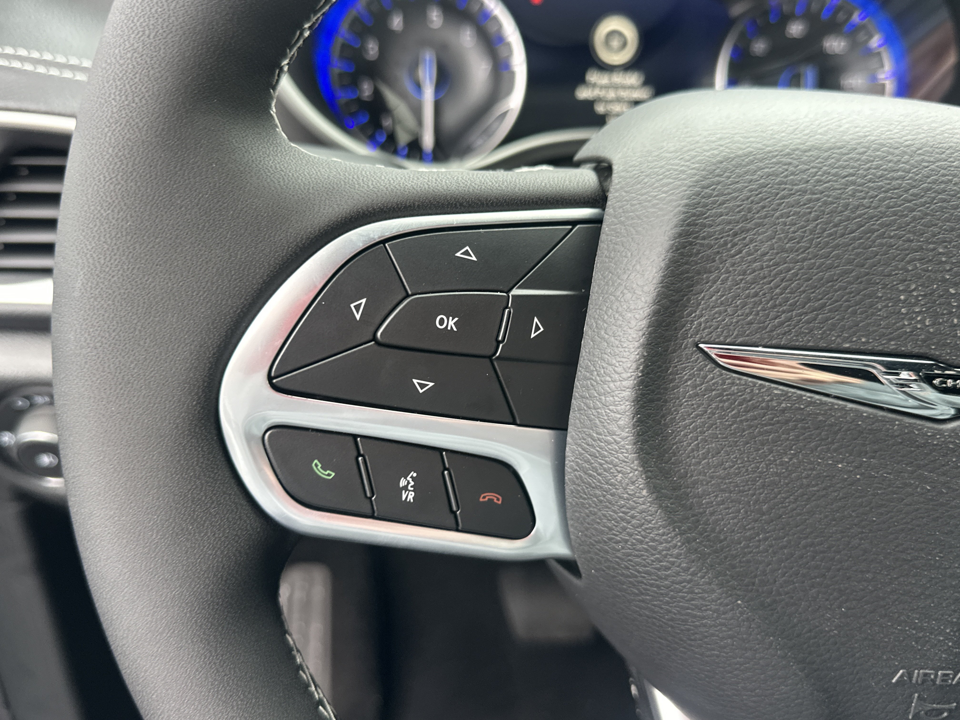 New 2026 Chrysler Pacifica Select AWD/4WD image 8