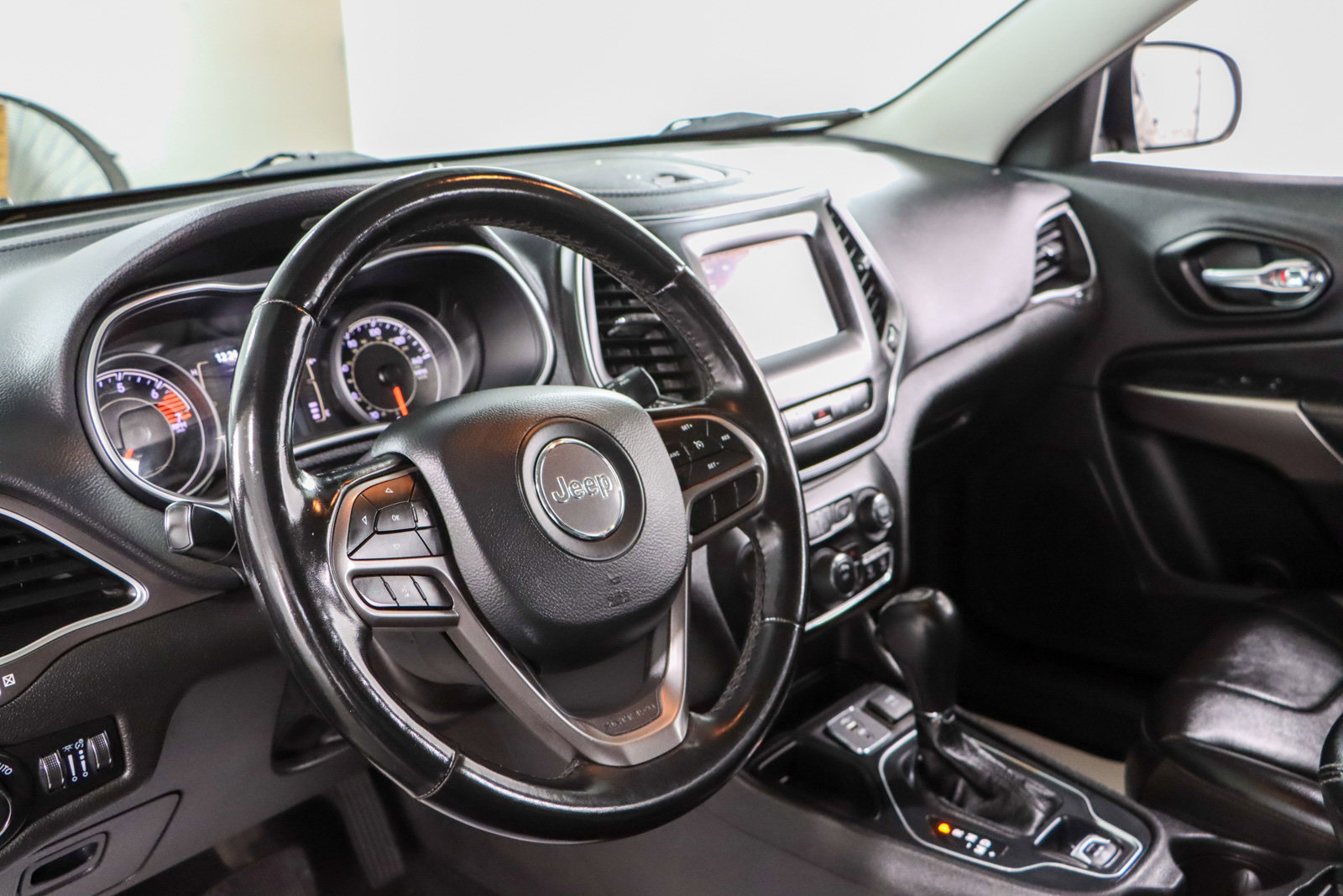 Used 2021 Jeep Cherokee Latitude Plus FWD image 22