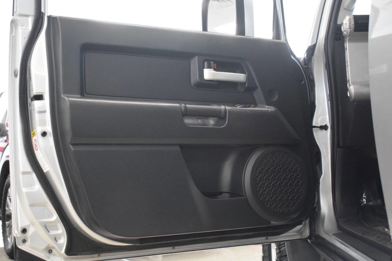 Used 2008 Toyota FJ Cruiser 4WD image 37