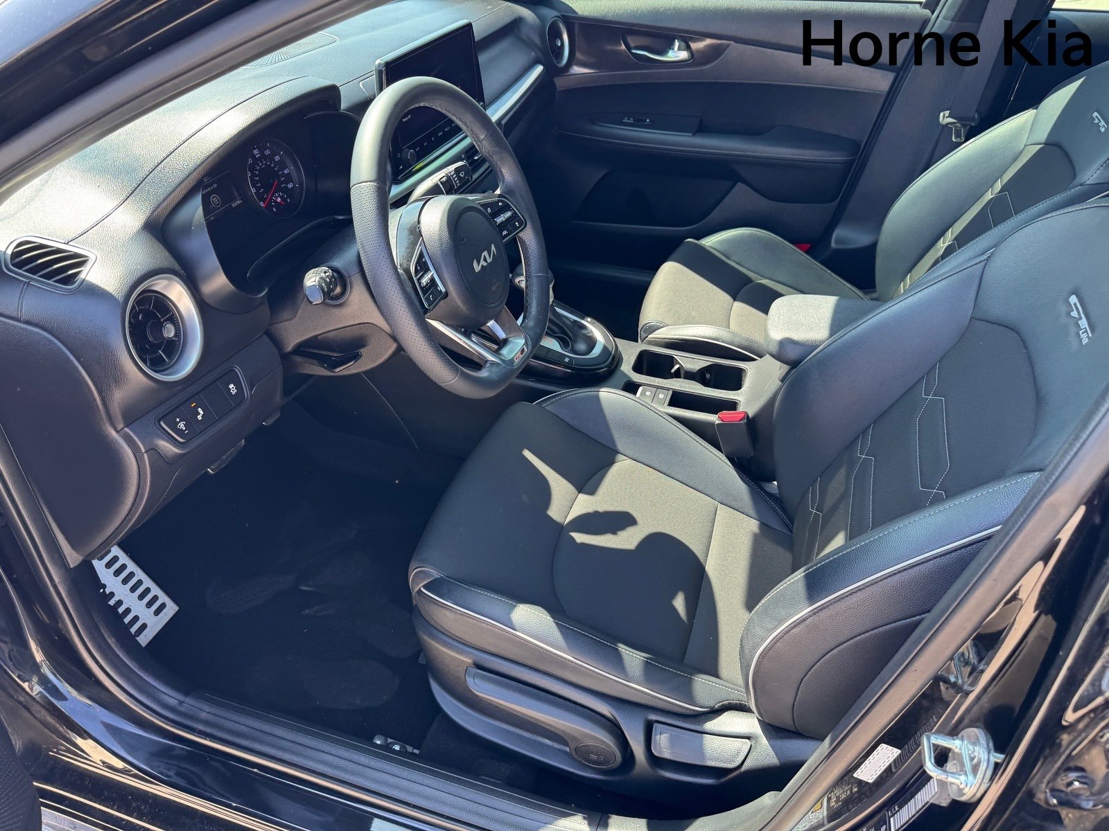 Certified 2024 Kia Forte GT-Line image 9