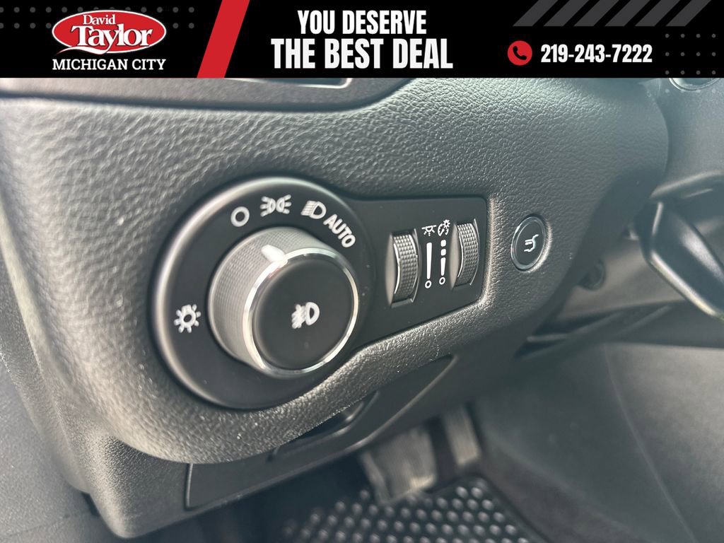 Used 2019 Jeep Cherokee Trailhawk image 14