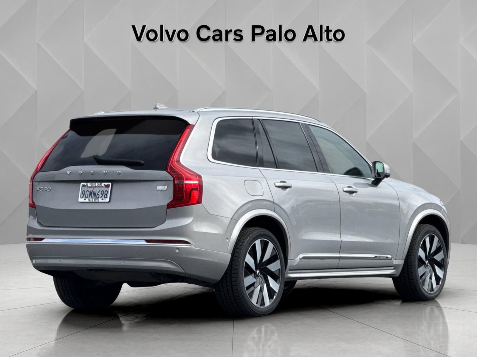 Certified 2023 Volvo XC90 T8 Ultimate w/ Protection Package AWD/4WD image 3