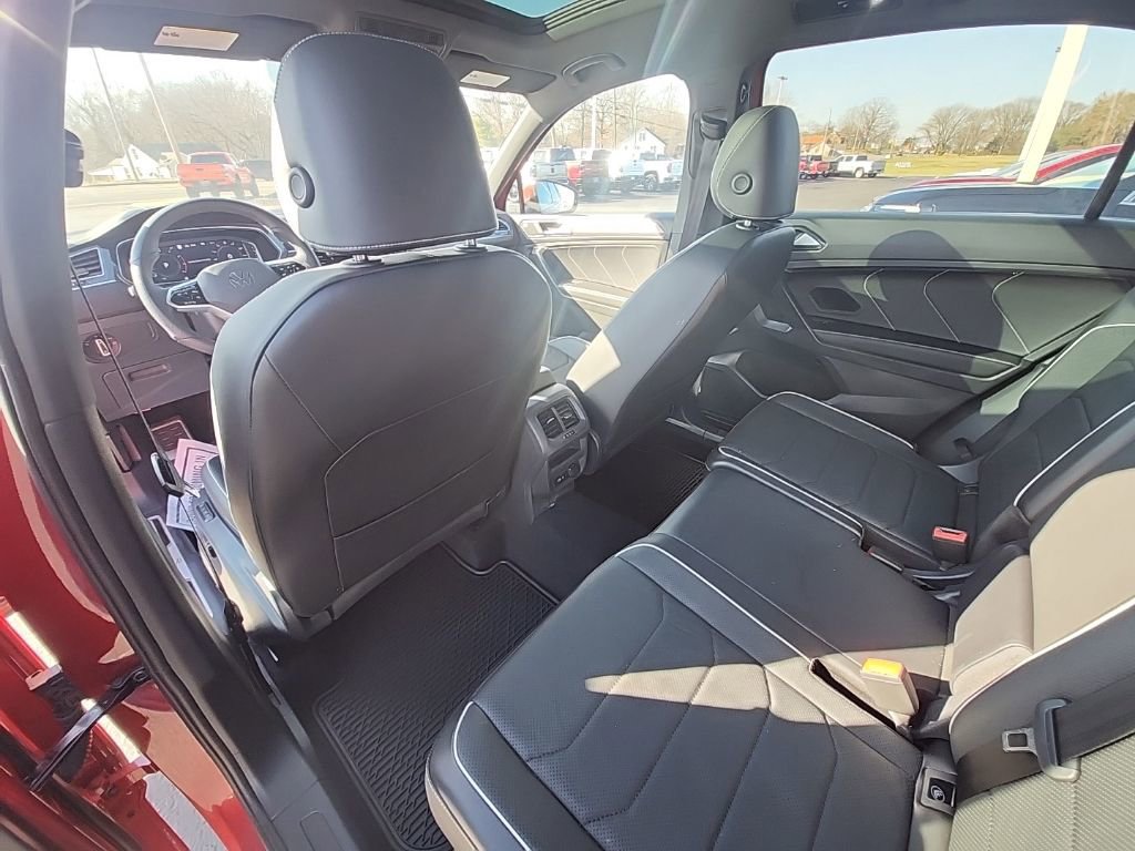 Used 2024 Volkswagen Tiguan SEL R-Line AWD/4WD image 15