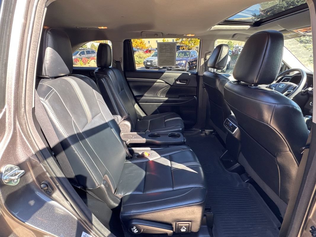 Used 2018 Toyota Highlander SE AWD/4WD image 21