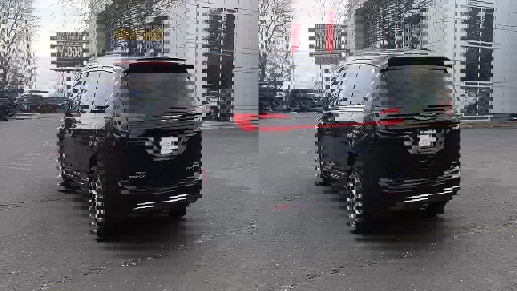 Used 2022 Chrysler Pacifica Limited image 7