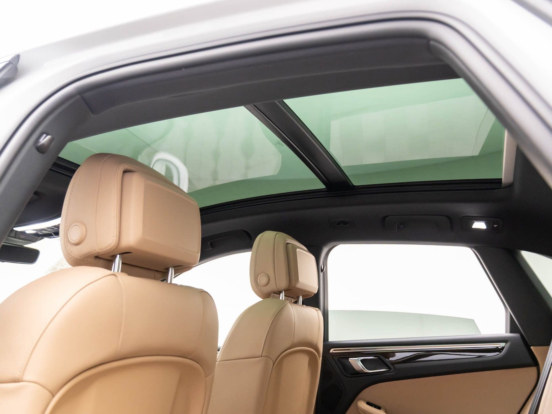 Certified 2025 Porsche Macan image 18