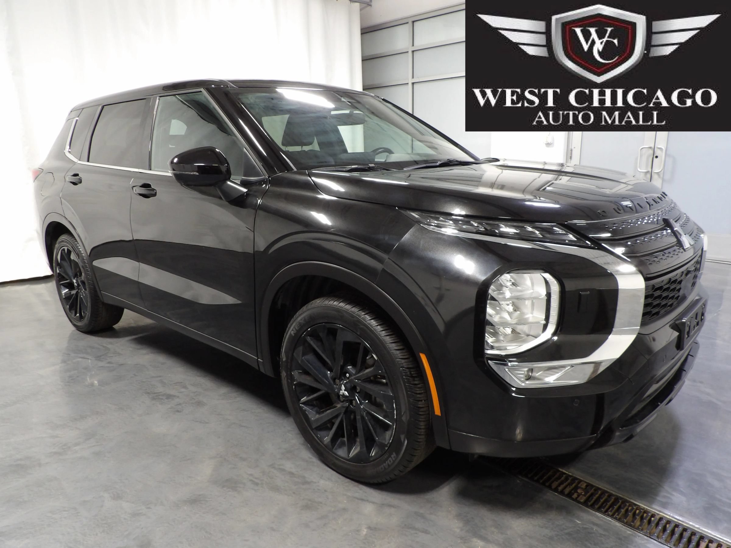 Used 2024 Mitsubishi Outlander SE Black Edition AWD/4WD image 1