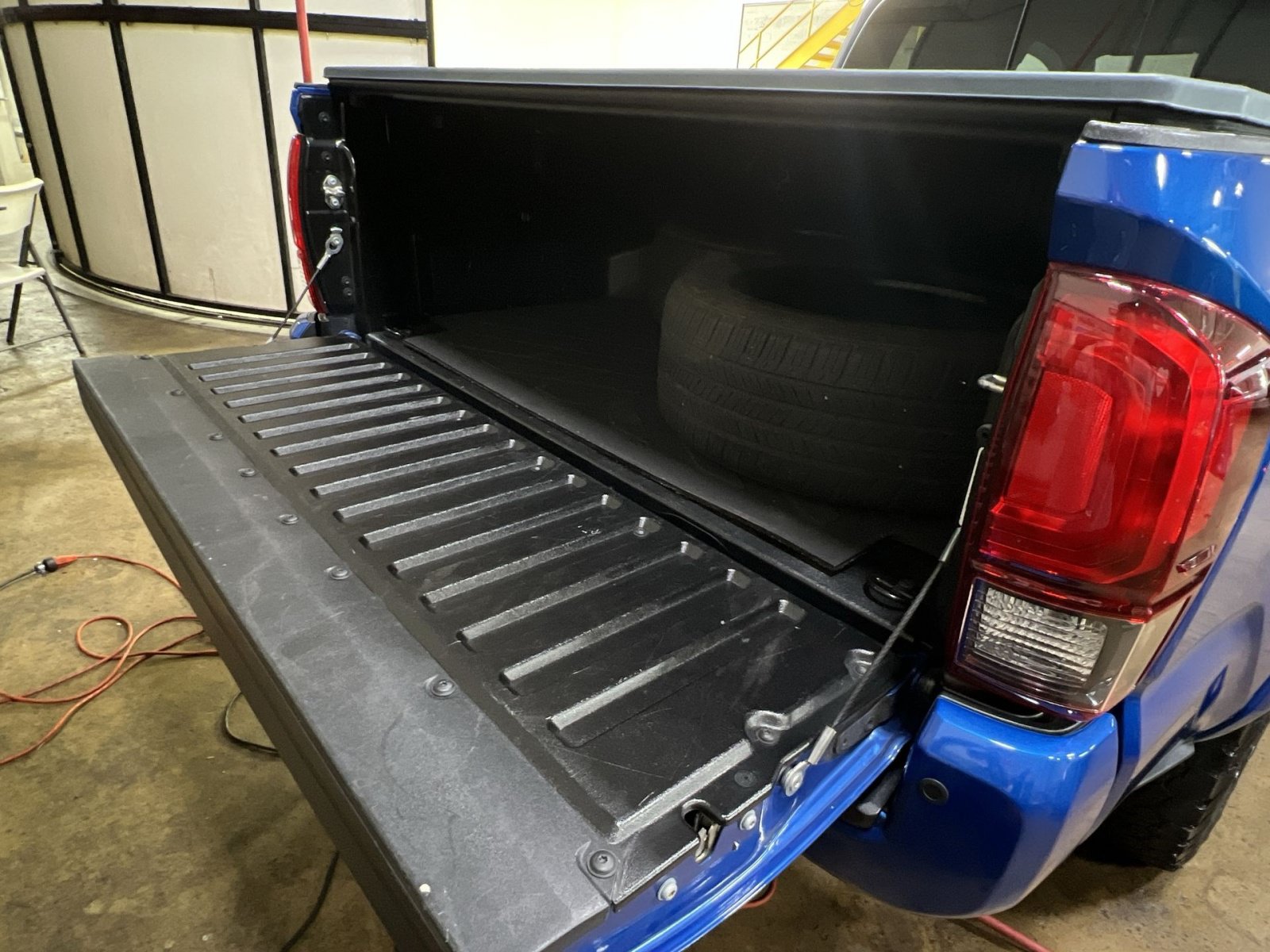 Used 2018 Toyota Tacoma TRD Sport w/ Technology Package AWD/4WD image 28