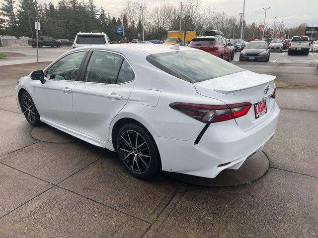 Used 2024 Toyota Camry SE image 6