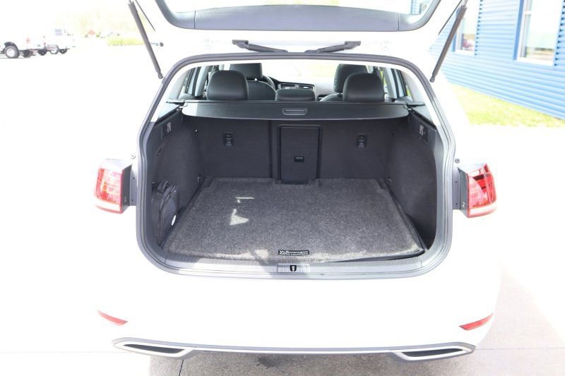 Used 2018 Volkswagen Golf SEL image 18
