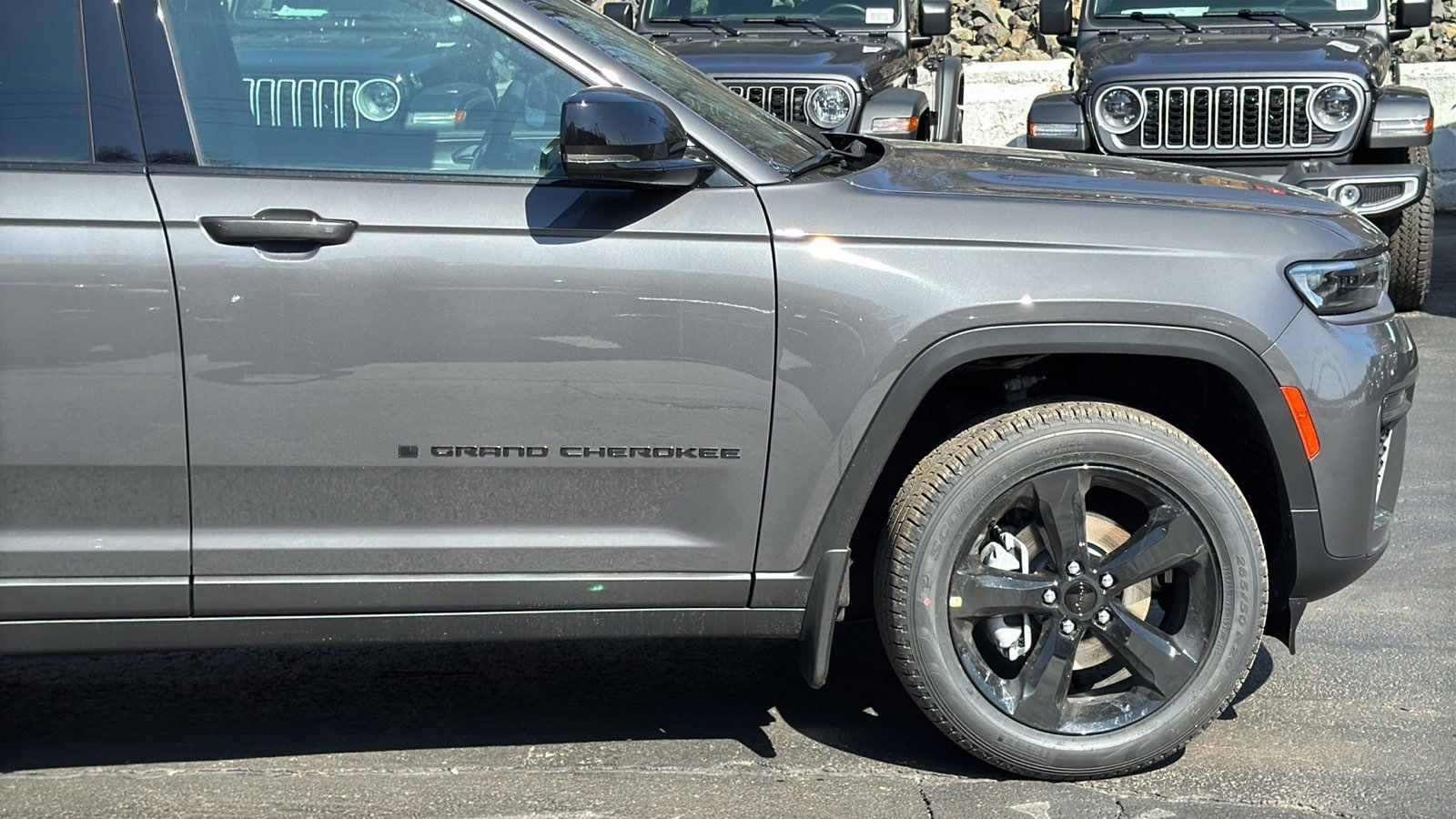 New 2026 Jeep Grand Cherokee Limited w/ Limited Altitude Package AWD/4WD image 10