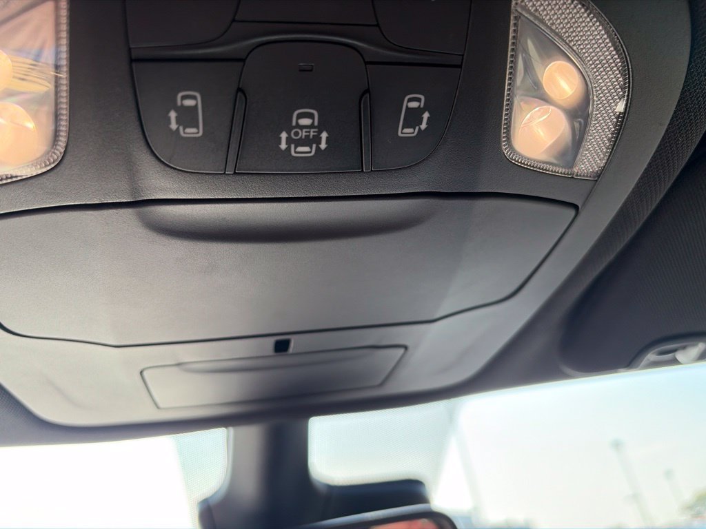 Certified 2025 Chrysler Pacifica Select FWD image 33