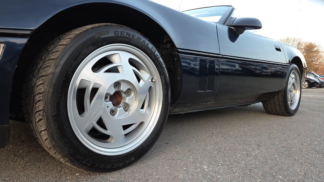 Used 1989 Chevrolet Corvette Convertible RWD image 9