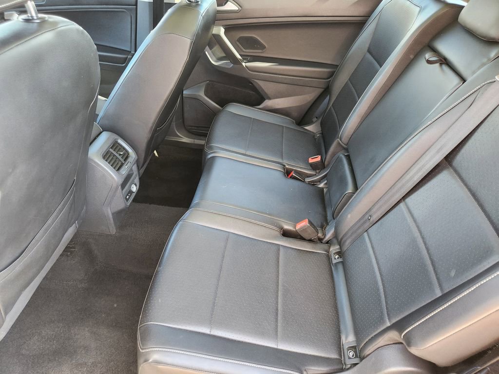 Used 2021 Volkswagen Tiguan SE image 18