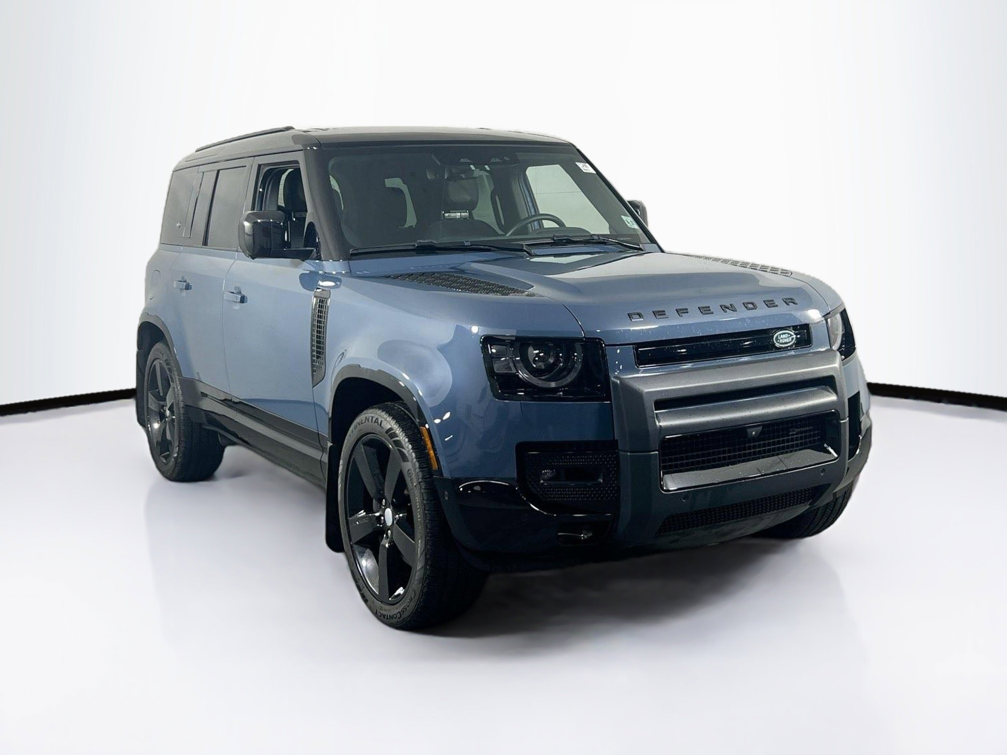 Used 2023 Land Rover Defender 110 X-Dynamic SE image 3