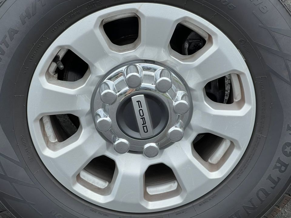 Used 2023 Ford F250 XLT w/ Snow Plow/Camper Package AWD/4WD image 10