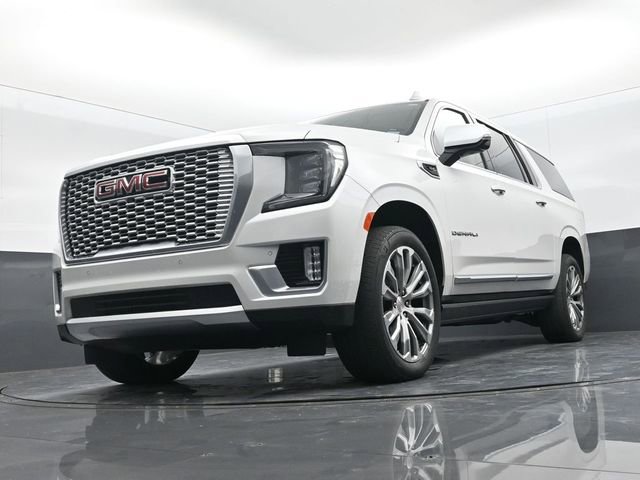 Used 2021 GMC Yukon XL Denali w/ Denali Premium Package image 19