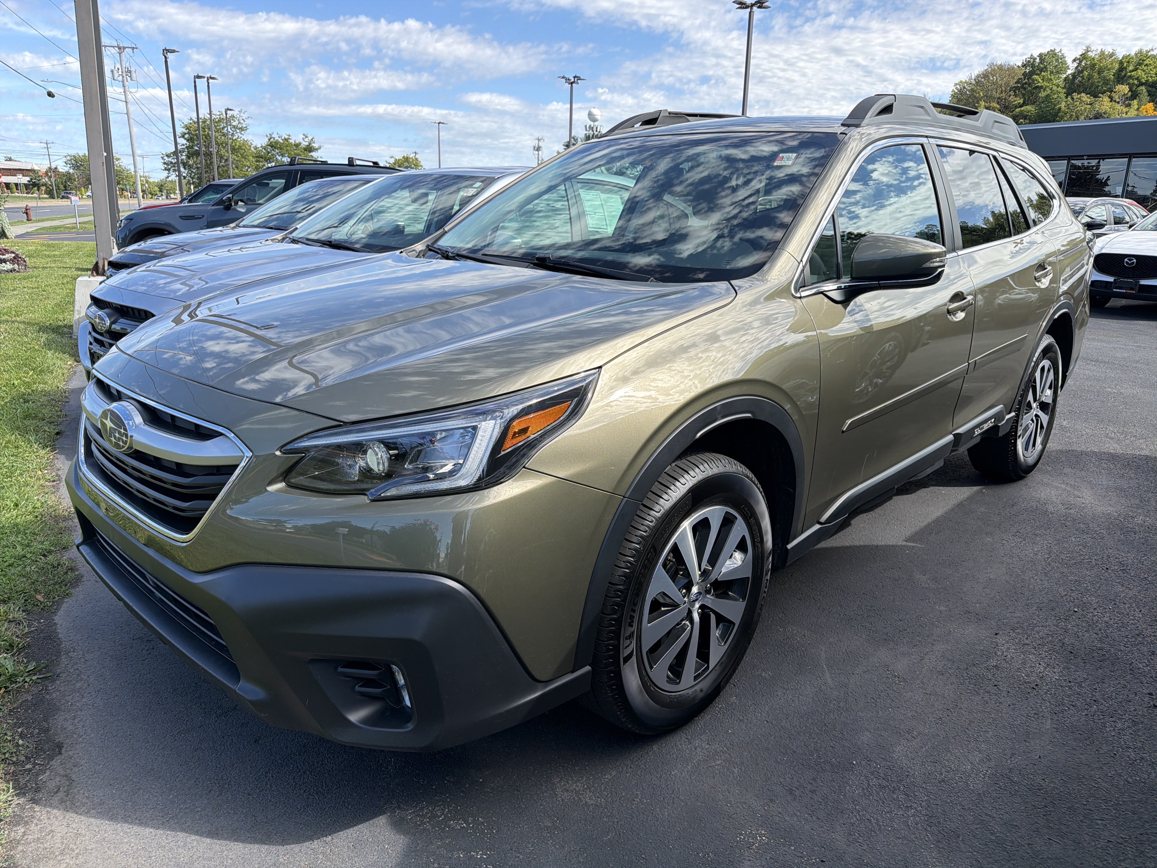 Used 2021 Subaru Outback Premium AWD/4WD image 4