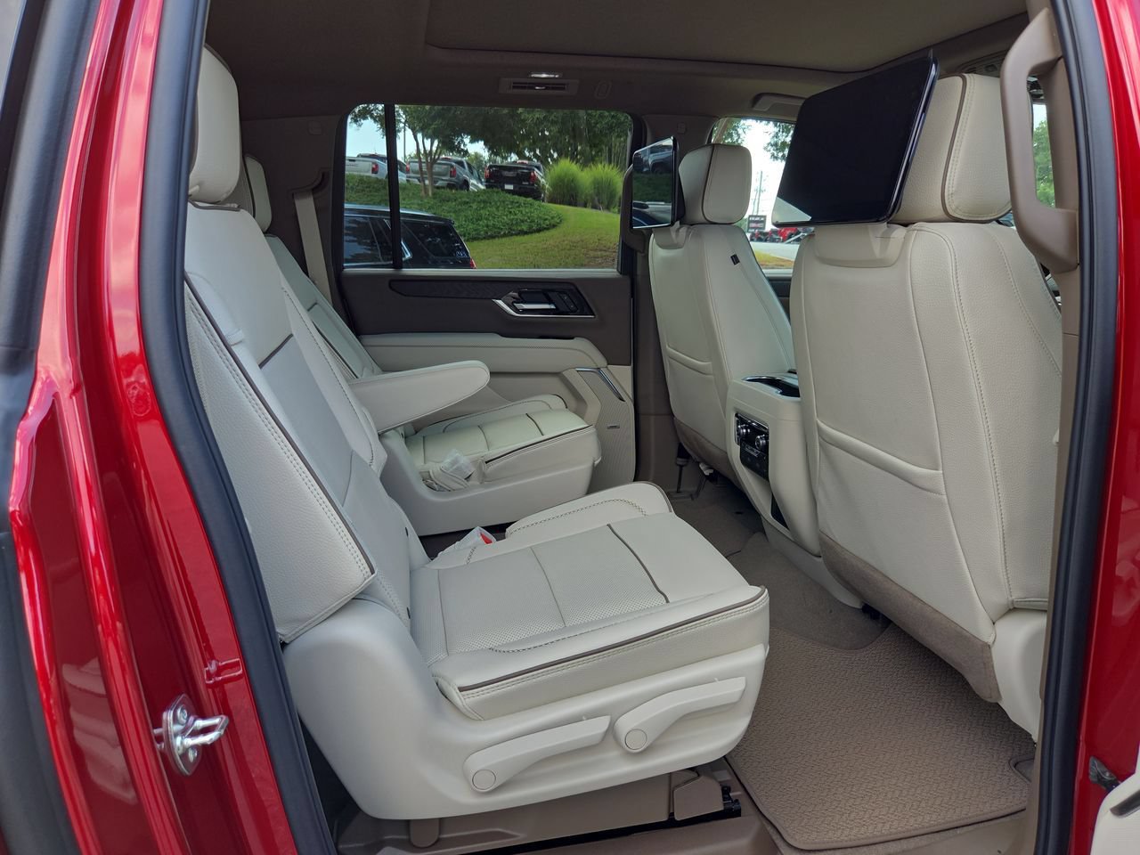 New 2026 GMC Yukon XL Denali w/ Denali Reserve Package AWD/4WD image 28