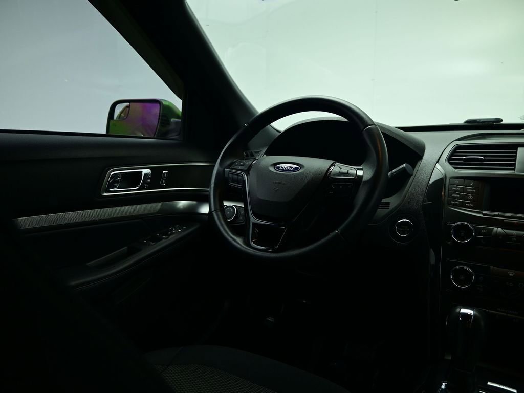 Used 2019 Ford Explorer XLT image 39