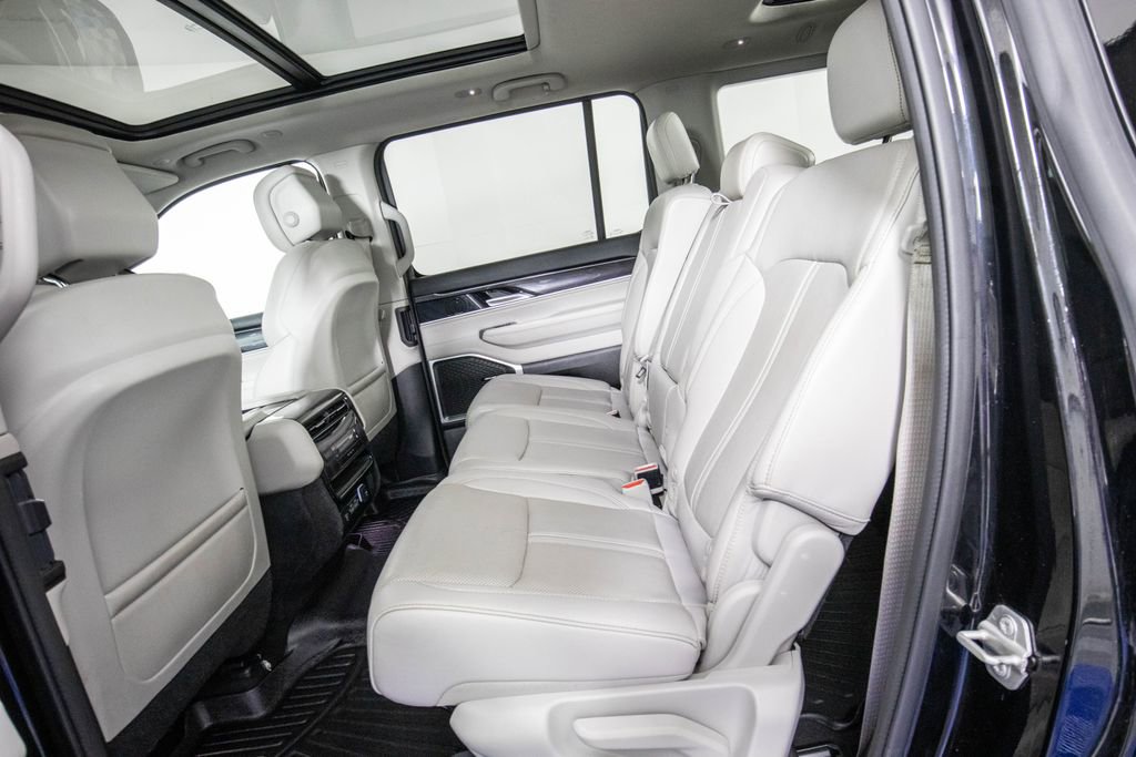 Used 2024 Jeep Wagoneer 2WD w/ Premium Group I image 11