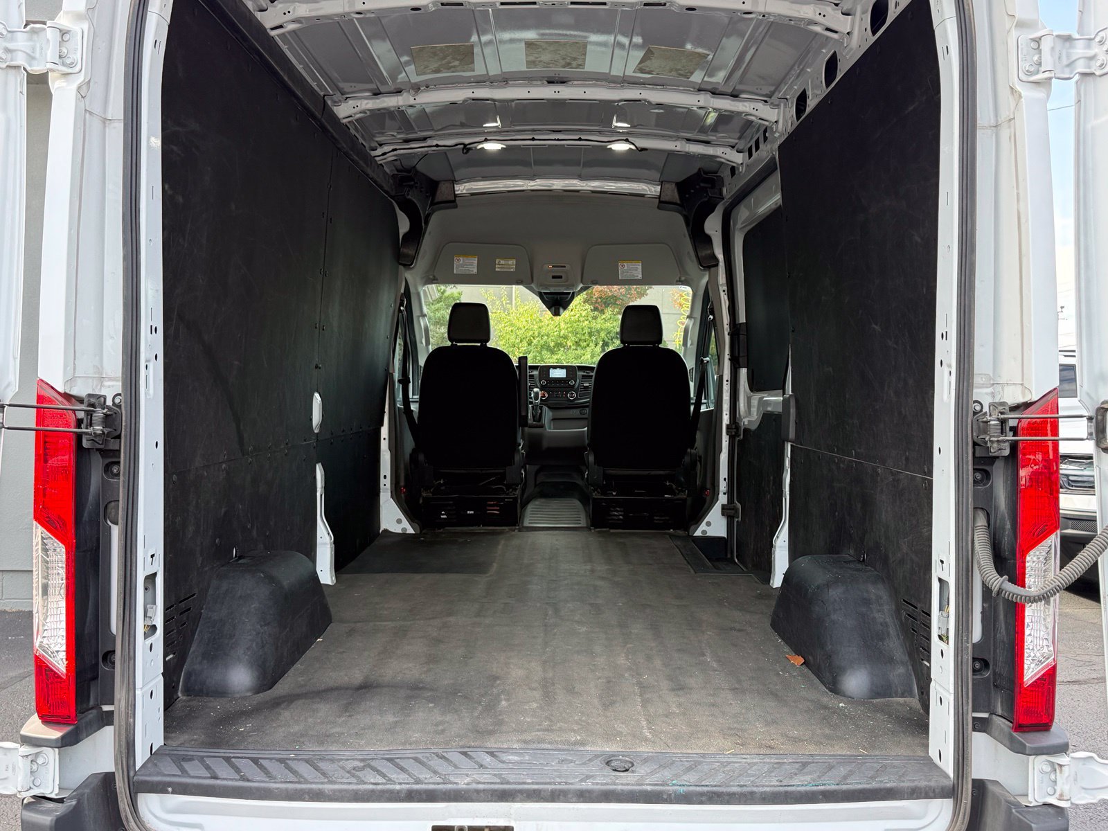 Used 2023 Ford Transit 250 Medium Roof AWD w/ Load Area Protection Package image 32