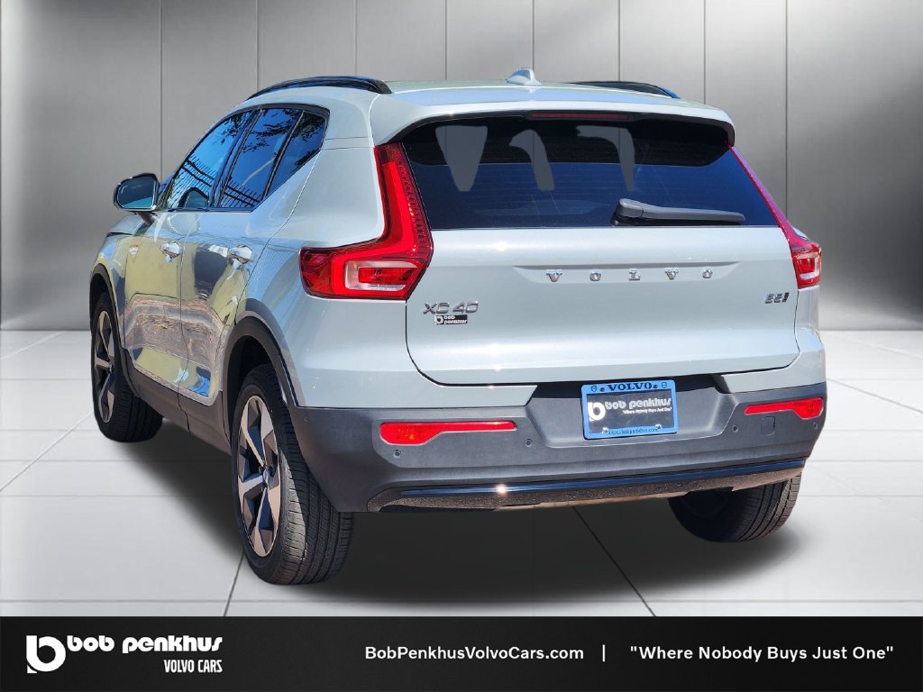 Used 2025 Volvo XC40 B5 Plus AWD/4WD image 27