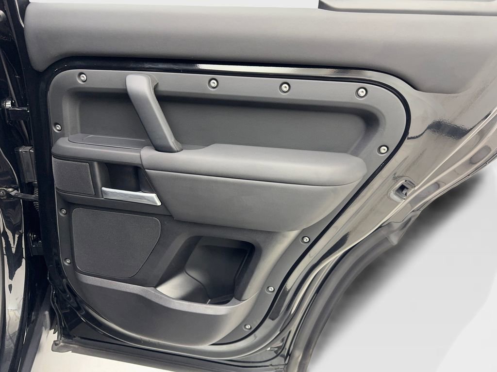 Used 2025 Land Rover Defender 110 S image 41