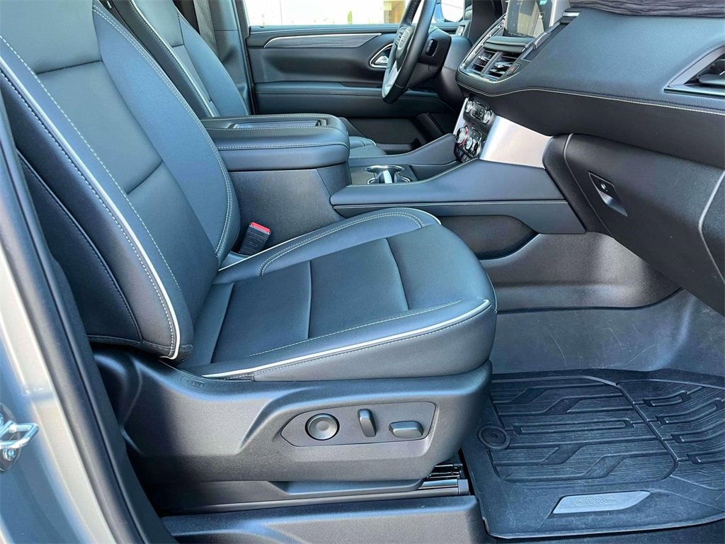 Used 2024 GMC Yukon XL SLT image 24