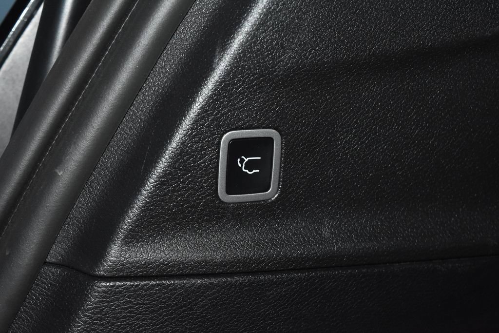 Used 2025 Chrysler Pacifica Select image 33