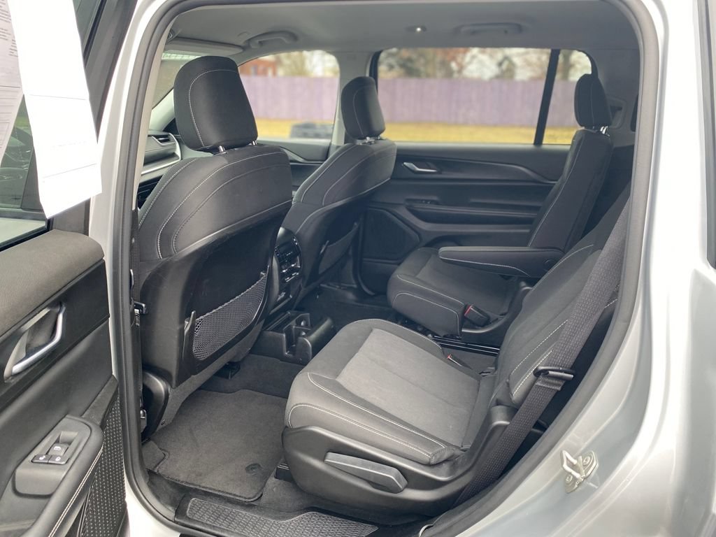 Used 2023 Jeep Grand Cherokee L Laredo RWD image 18