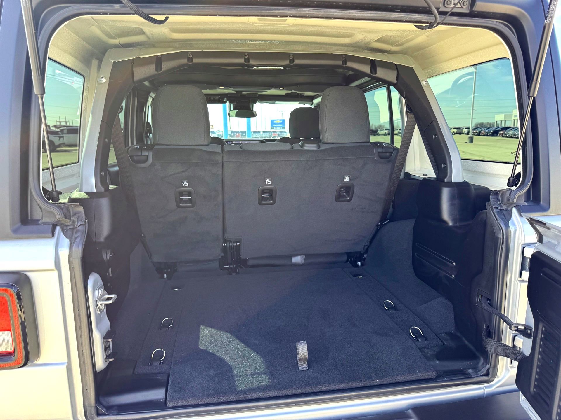 Used 2024 Jeep Wrangler Willys image 9