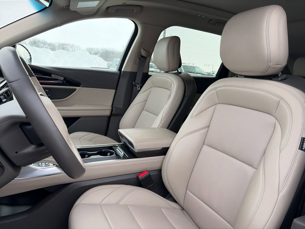 Used 2025 Lincoln Nautilus Premier w/ Equipment Group 102A image 17