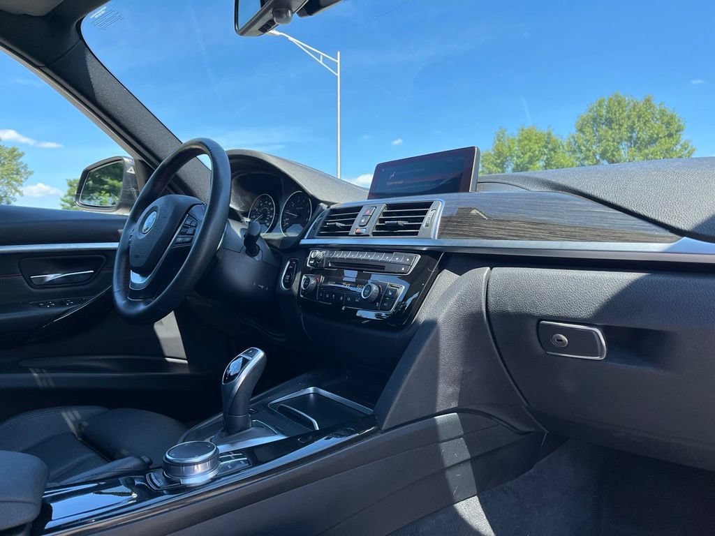Used 2018 BMW 330i xDrive Sedan w/ Convenience Package AWD/4WD image 27
