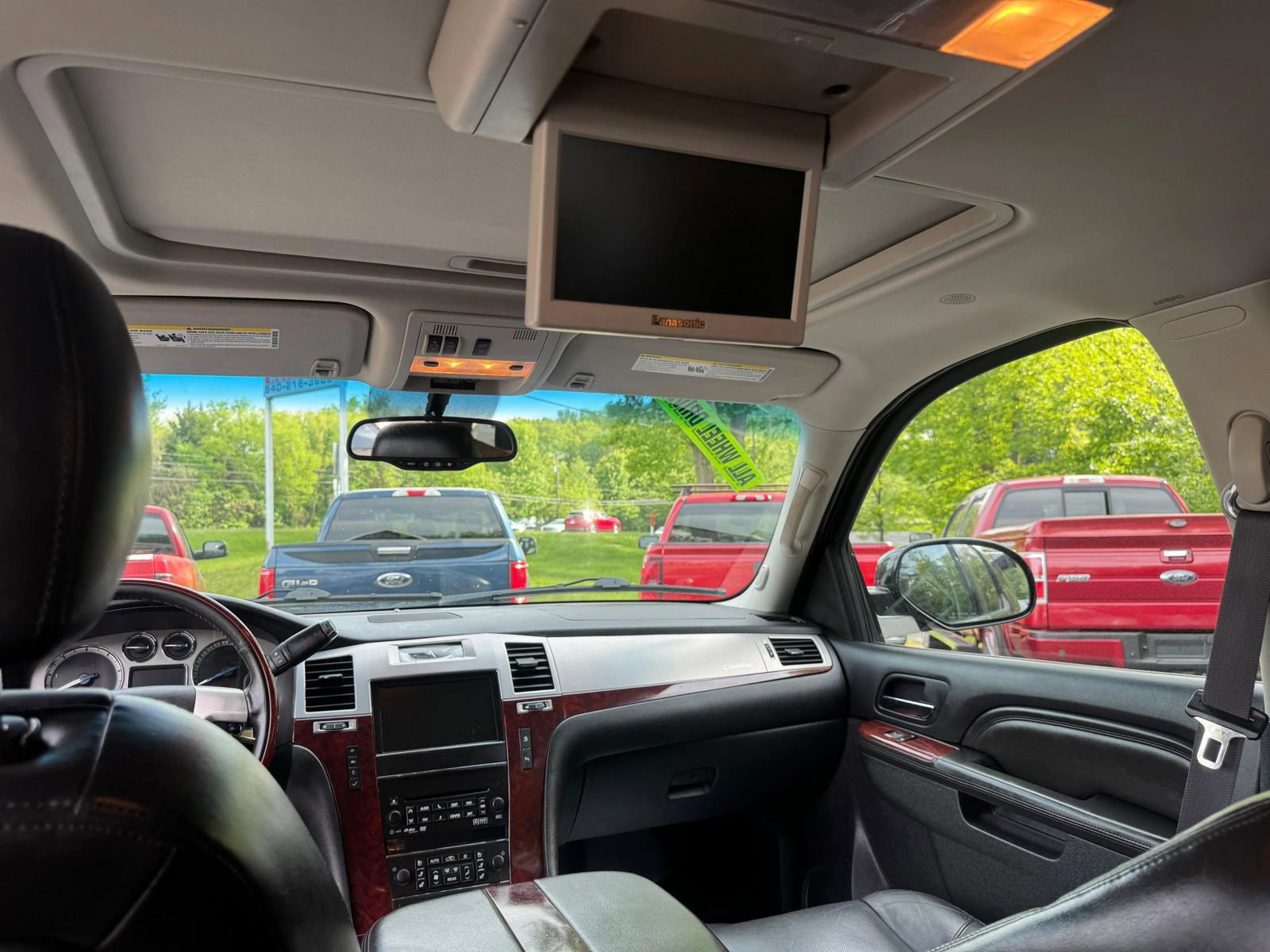 Used 2011 Cadillac Escalade Premium AWD/4WD image 19