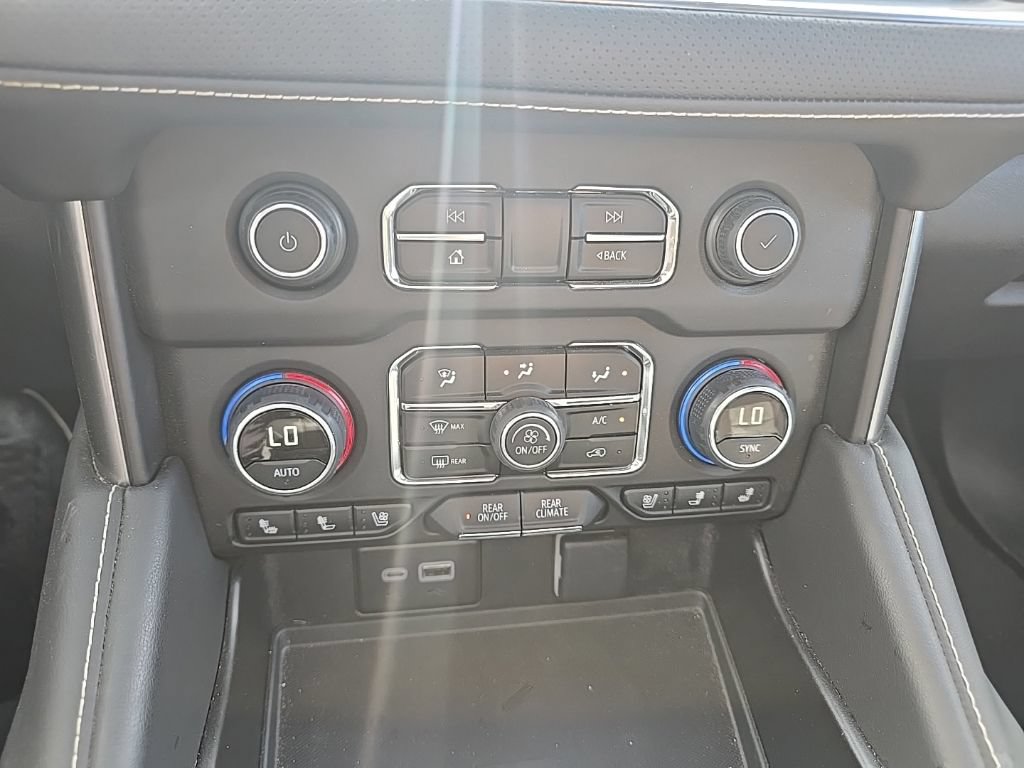 Used 2024 Chevrolet Suburban Premier AWD/4WD image 28
