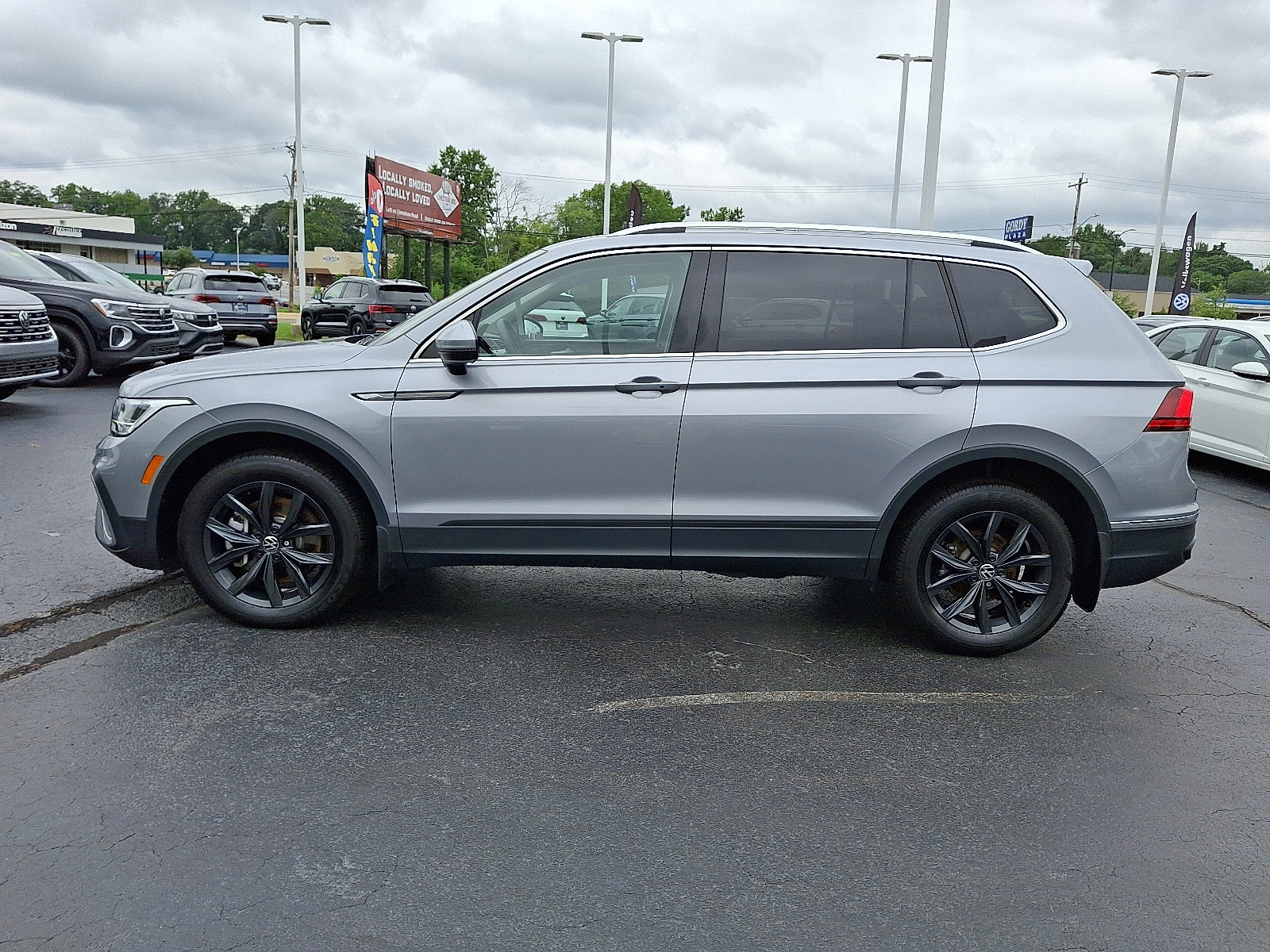 Certified 2024 Volkswagen Tiguan SE image 7