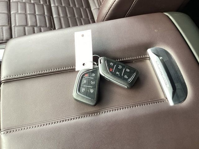 Used 2023 Cadillac Escalade ESV Sport Platinum w/ LPO, ONYX Package image 30