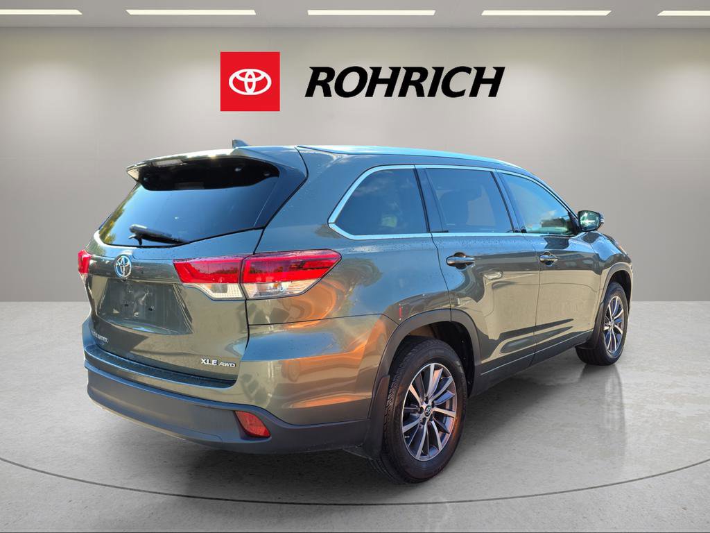 Used 2017 Toyota Highlander XLE w/ Carpet Mat Package AWD/4WD image 6