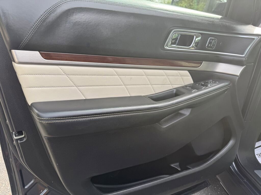 Used 2017 Ford Explorer Platinum image 9