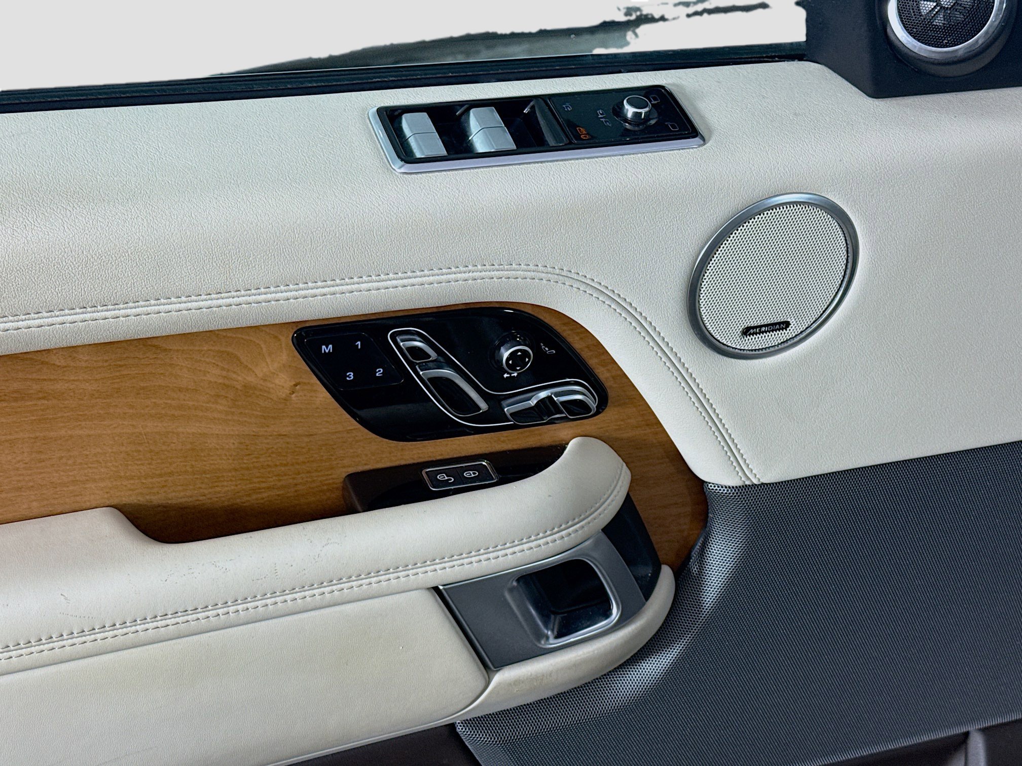 Used 2018 Land Rover Range Rover Supercharged AWD/4WD image 24