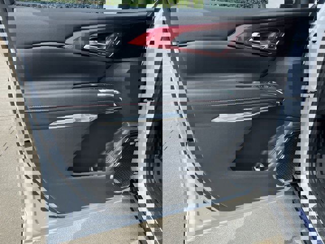 New 2026 Chevrolet Traverse RS w/ LPO, Floor Liner Package image 23