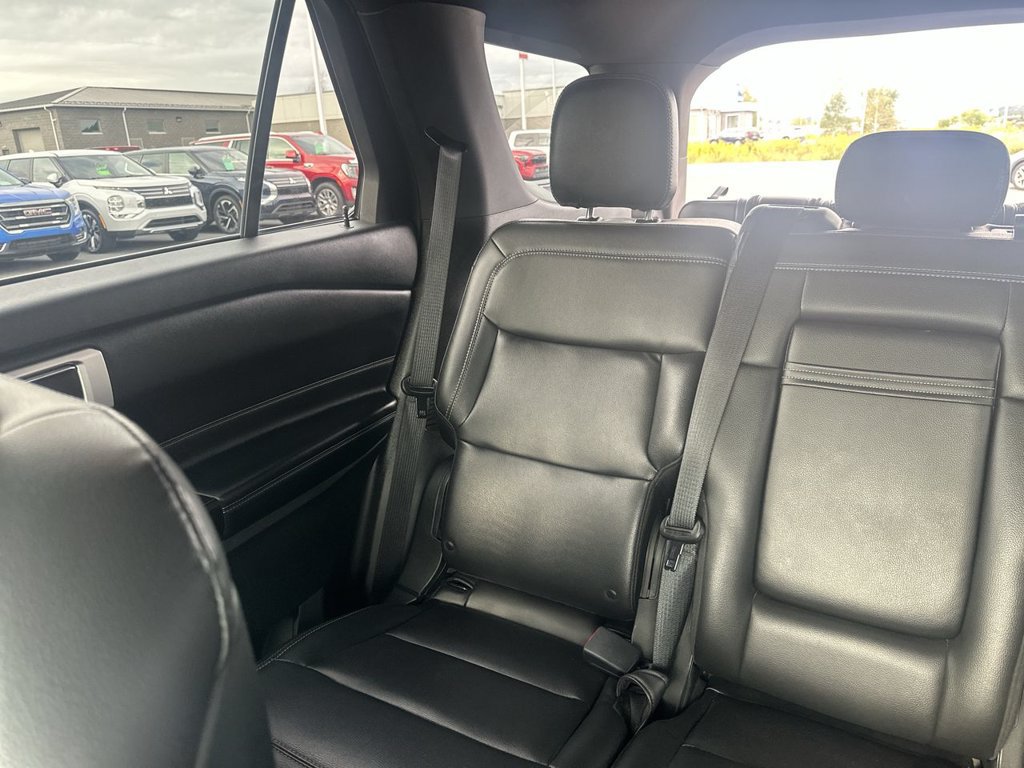 Used 2020 Ford Explorer XLT w/ Equipment Group 202A AWD/4WD image 12