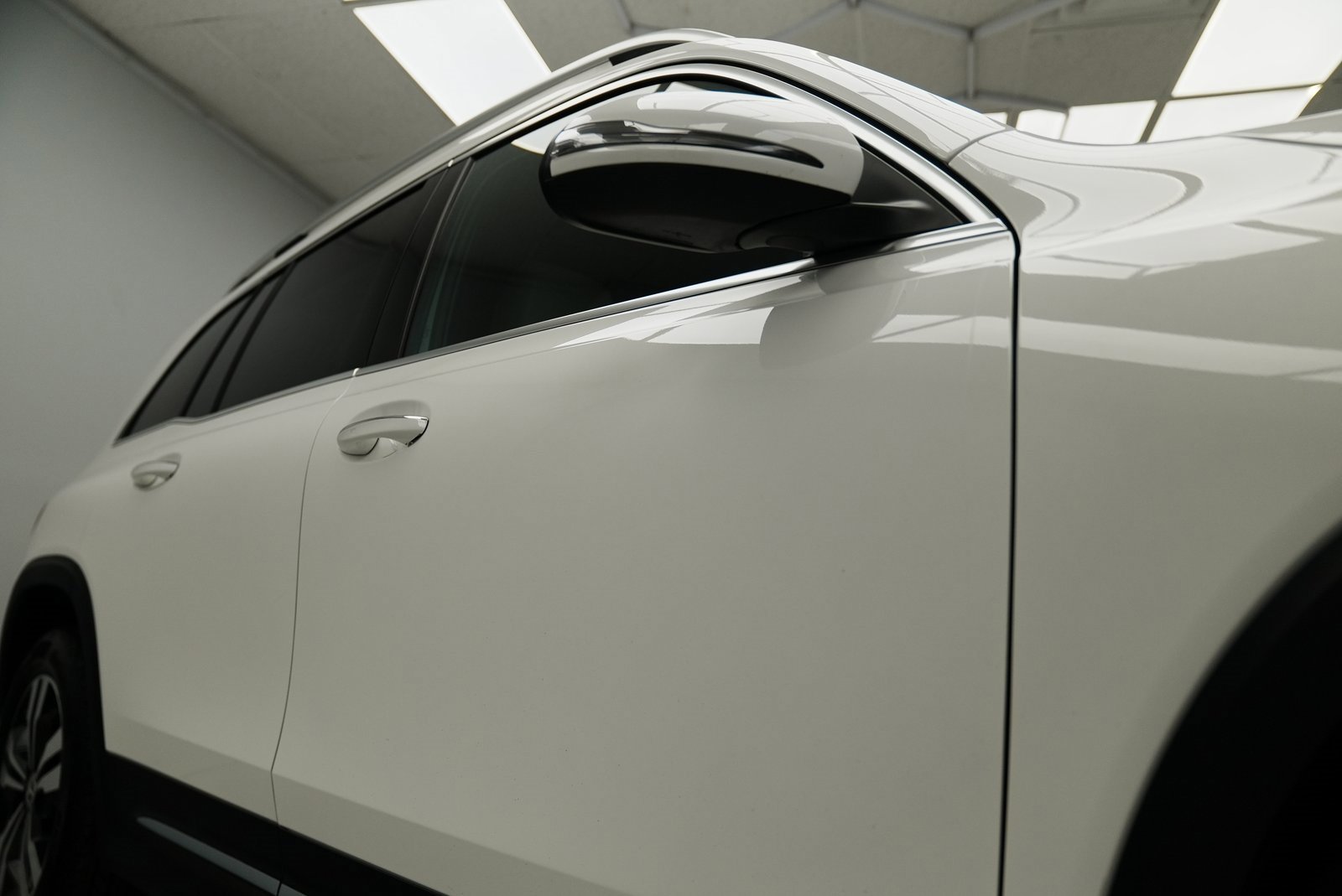 Used 2025 Mercedes-Benz GLB 250 4MATIC image 14