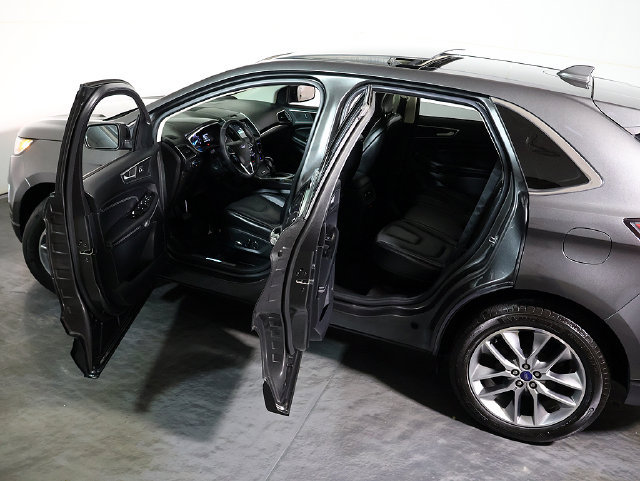 Used 2018 Ford Edge Titanium w/ Equipment Group 302A AWD/4WD image 5