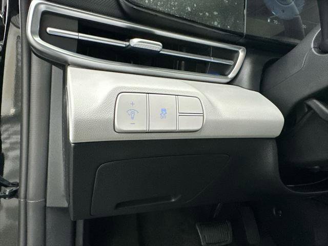 New 2026 Hyundai Elantra Limited image 32