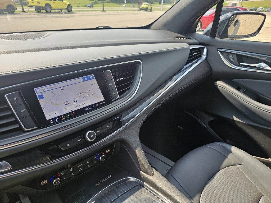 Used 2024 Buick Enclave Premium image 42